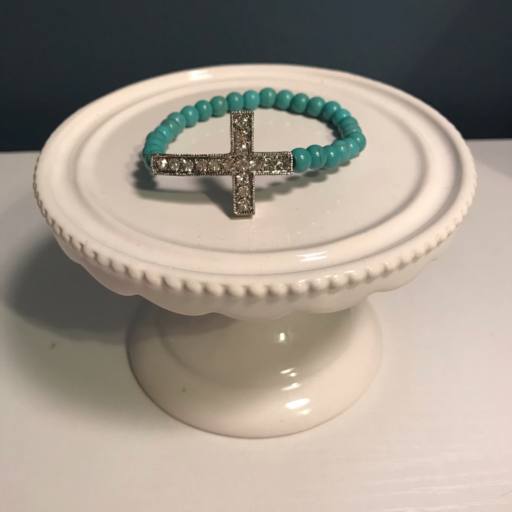 Cross turquoise bead bracelet